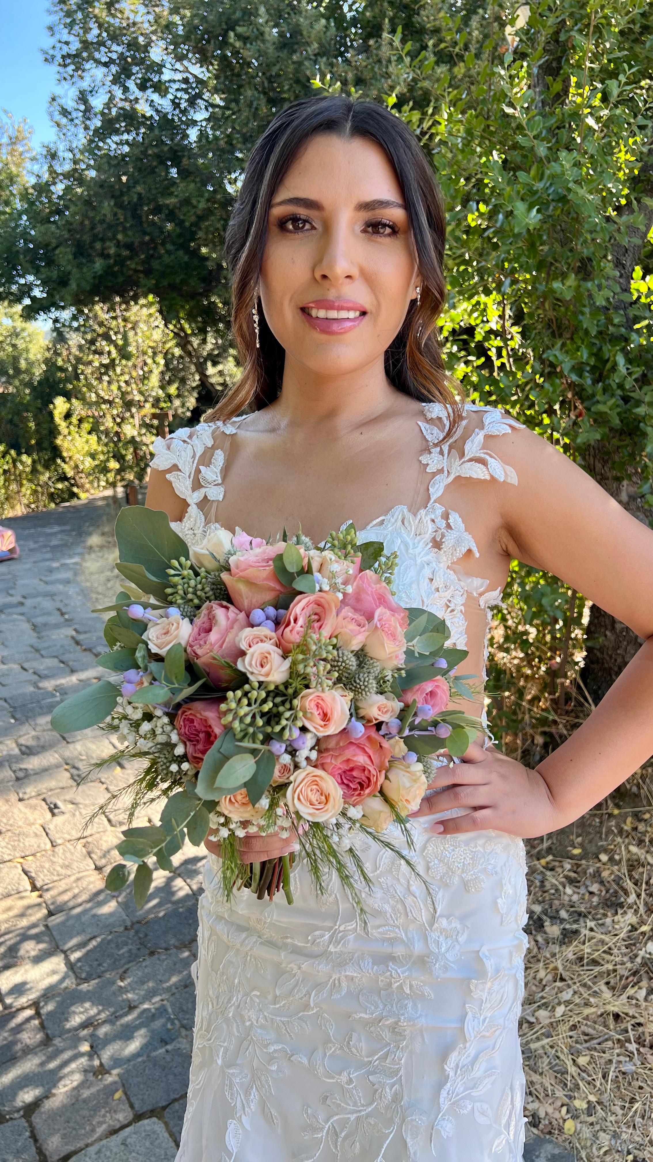 Andrea - Look clásico y rosas sutiles